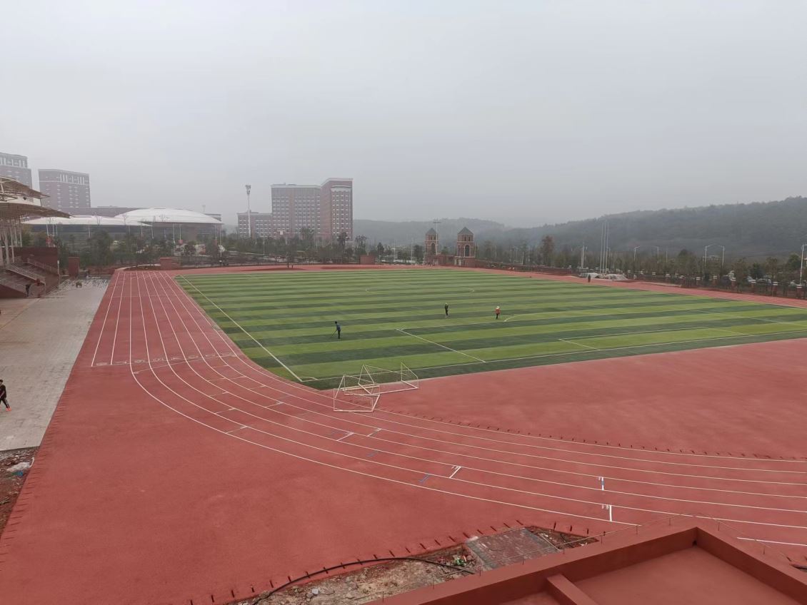 云南经贸外事学院（人造草足球场，透气型塑胶跑道）